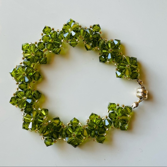 Brand New Luxury Swarovski Crystals Bracelet with Silver Magnetic Clasp - Picture 1 of 3